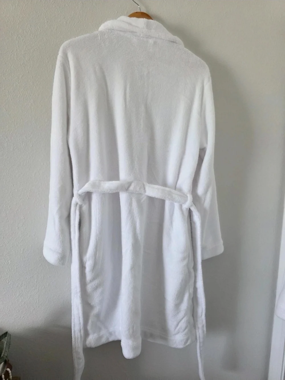 Calvin Klein White Plush Shawl-Collar Robe with Tie Belt